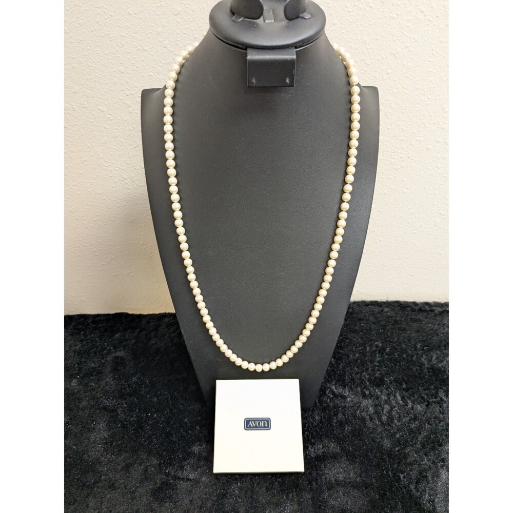Vintage Avon Faux Pearl Necklace 1970s 1980s EUC